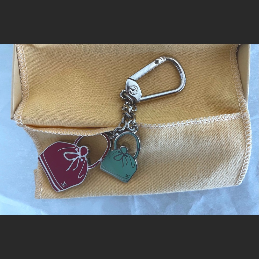 LOUIS VUITTON bag charm or key ring - Picture 5 of 8
